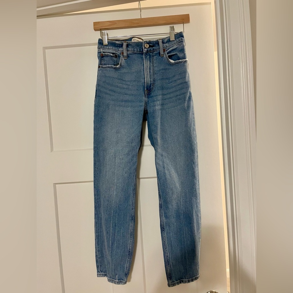 Abercrombie & Fitch The Mom High Rise Jeans